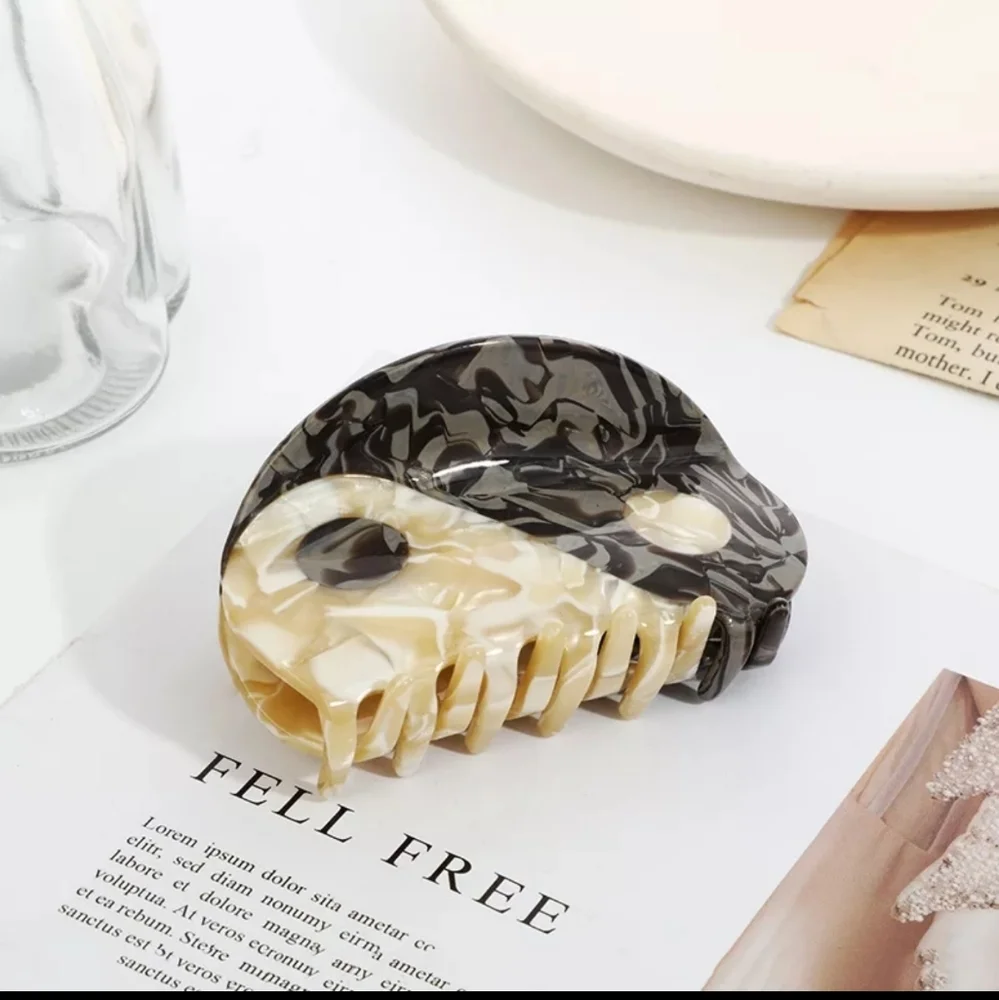 NWT Yin Yang Hair Claw - Picture 7 of 7